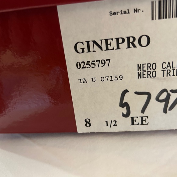 Men\'s Ferragamo size 8 1/2 lace front dress shoes